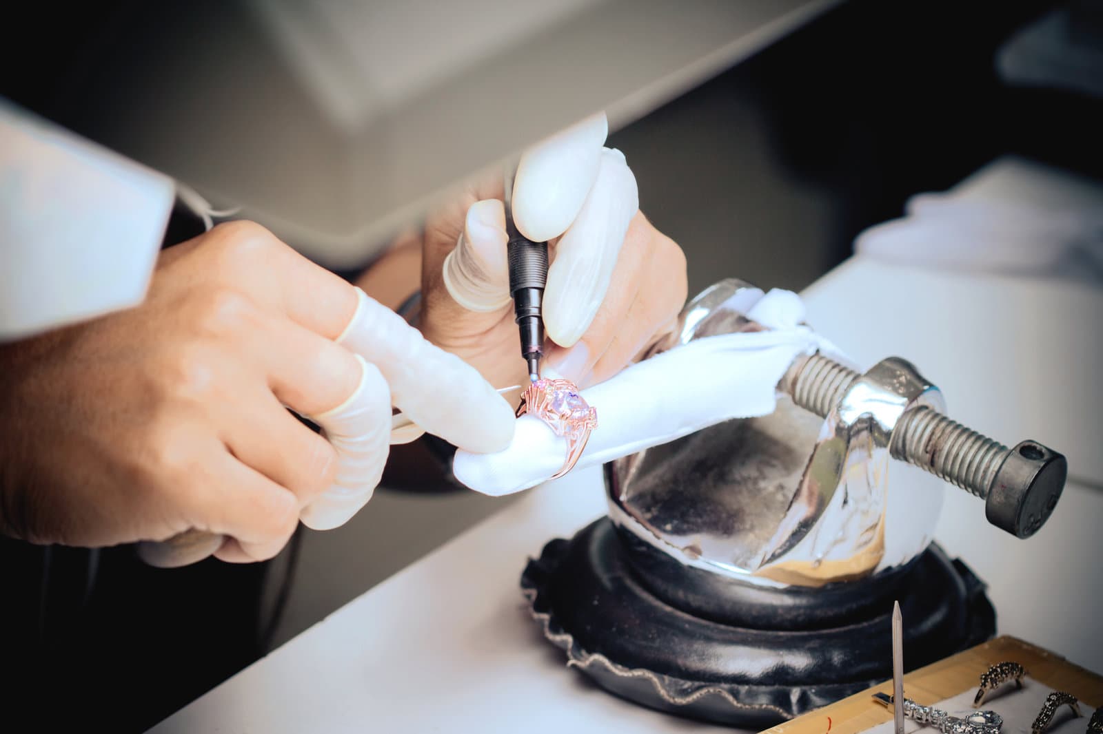 Steps to Selling Your Diamond Ring to a Jewelry Buyer