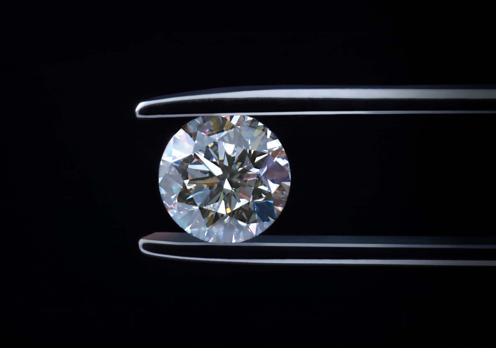 Why You Want a GIA Accredited Jewelry Professional when You Sell Your Jewelry