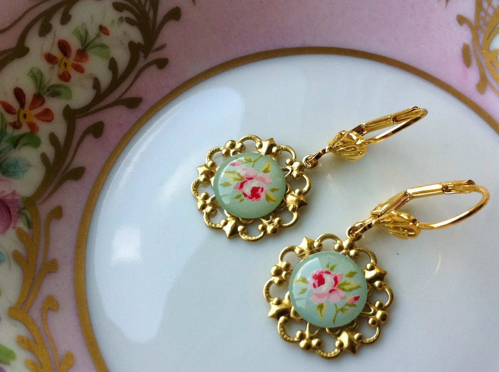 Should You Buy Antique Jewelry as an Investment