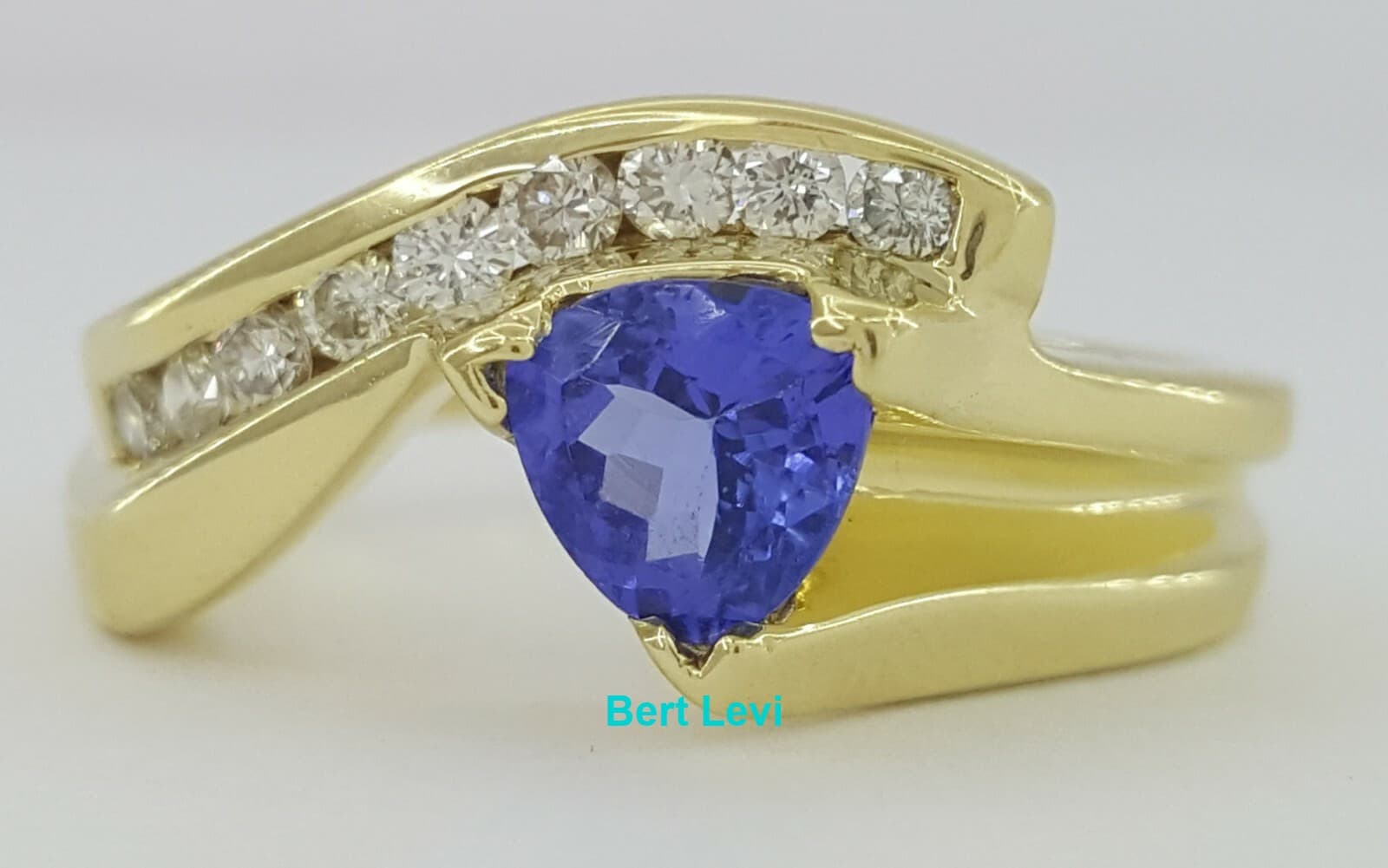 18K Yellow Gold 0.77 ct Natural Trillion Tanzanite & Round Diamond Ring 7.1 gr