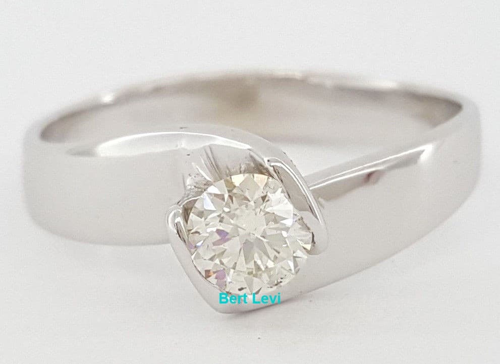 0.30 ct 18K White Gold Round Cut Diamond ByPass Solitaire Engagement Ring