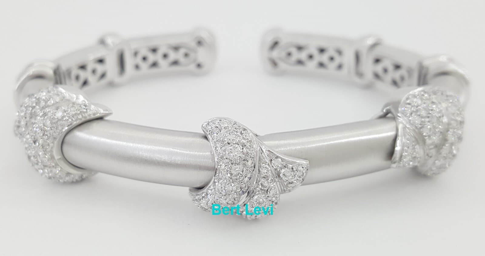 18K White Gold Pave Diamond Cuff Bangle Italy 2.2 ct 61.3 Grams 6.5"