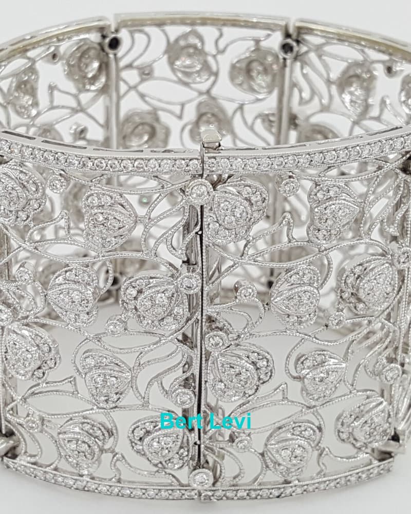 Vintage Style Diamond Flower Bracelet 12.21 ct 79 Grams 46mm 18K White Gold