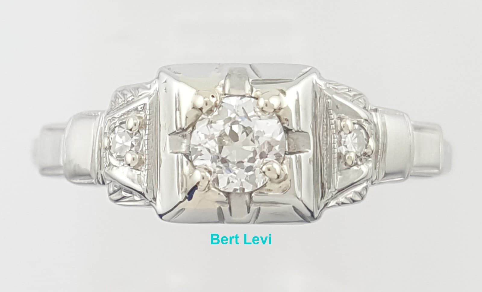 Antique Old Mine Cut Diamond Engagement Ring 18k White Gold 0.26 ct
