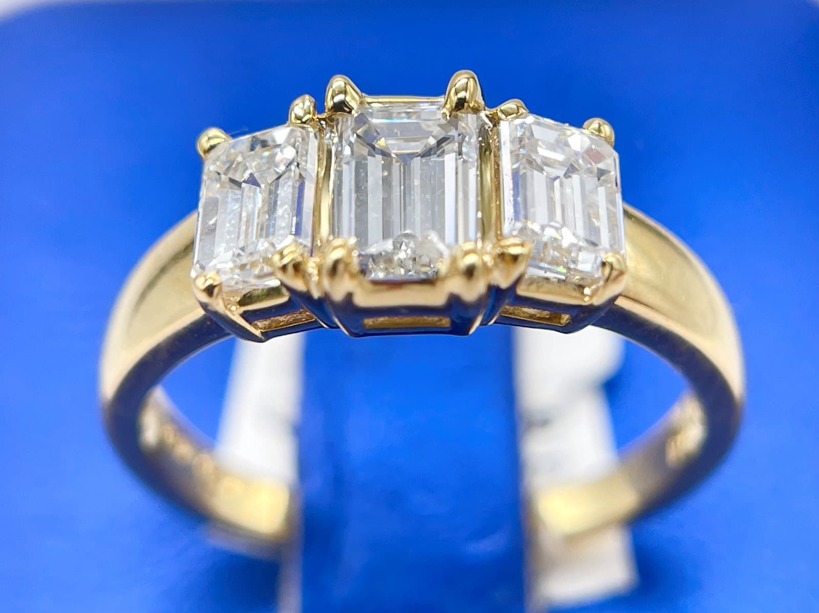 What Size Diamond Should You Buy?