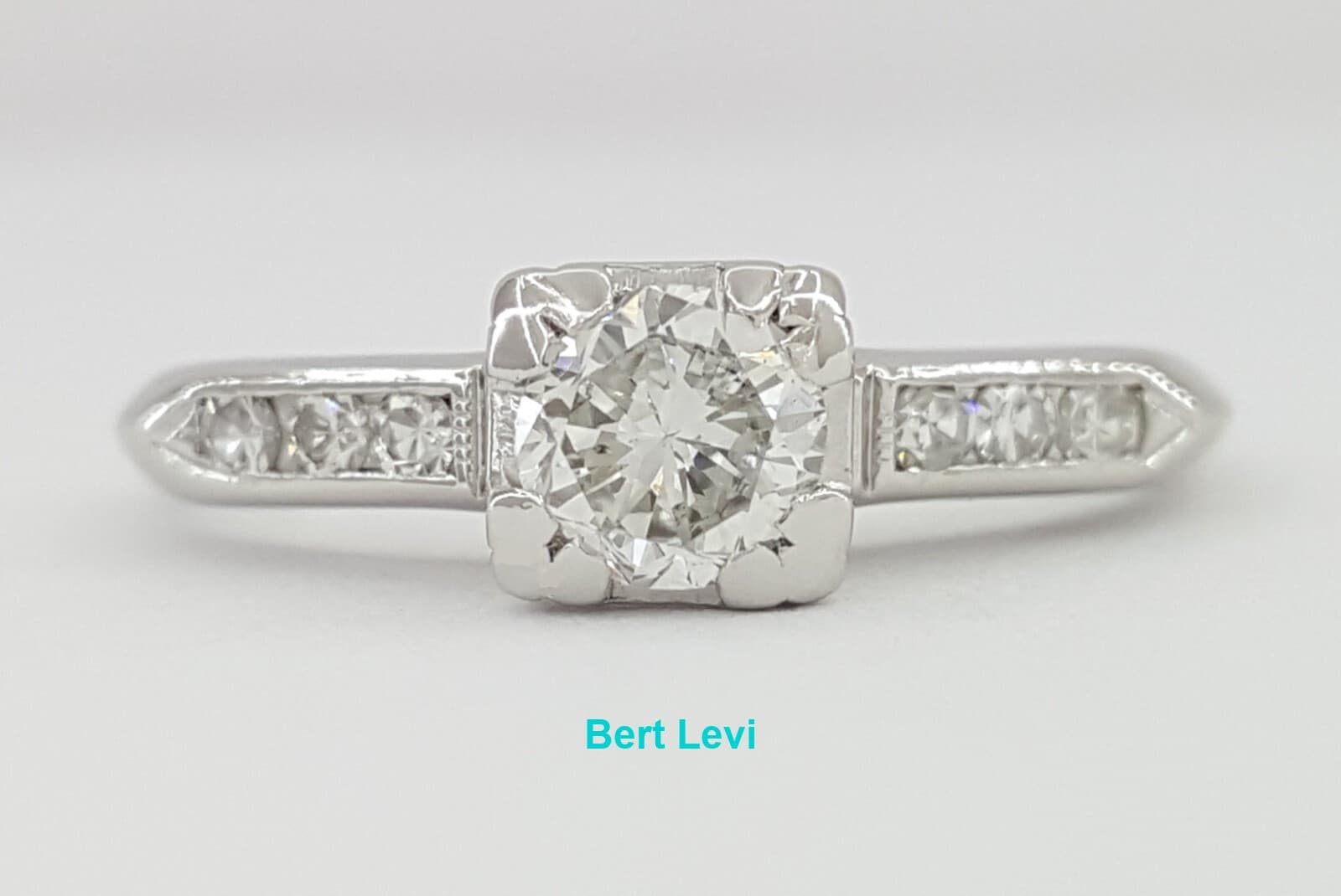 Antique Vintage 0.34 ct Round Cut Diamond Platinum Engagement Ring