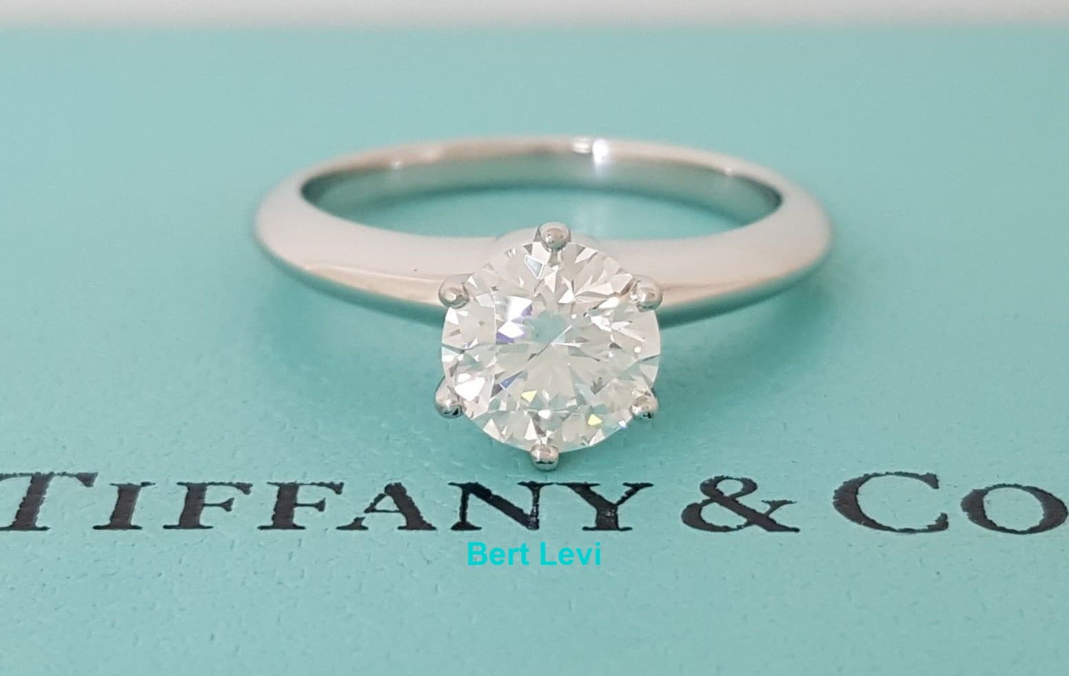 Tiffany & Co Platinum Round Cut Diamond Solitaire Engagement Ring 1.06 ct F/VS1