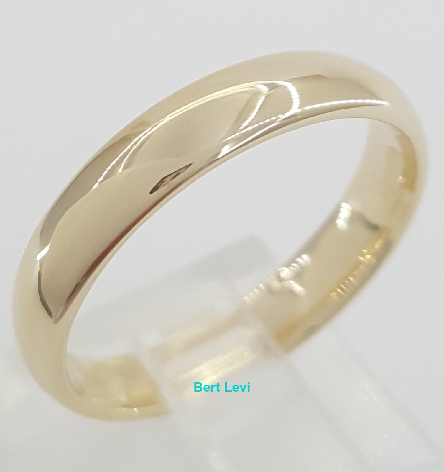 Half Dome 14K Yellow Gold Wedding Band Ring 4 mm Size 8.25 4 Grams