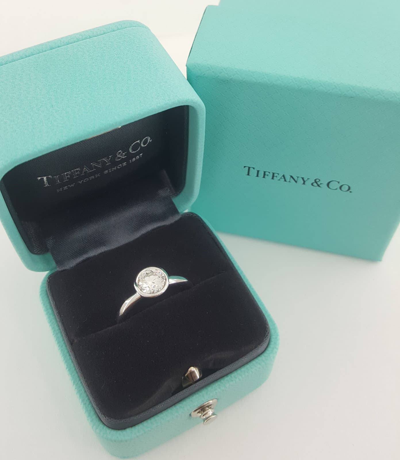 Do You Need to Sell a Vintage Engagement Ring?