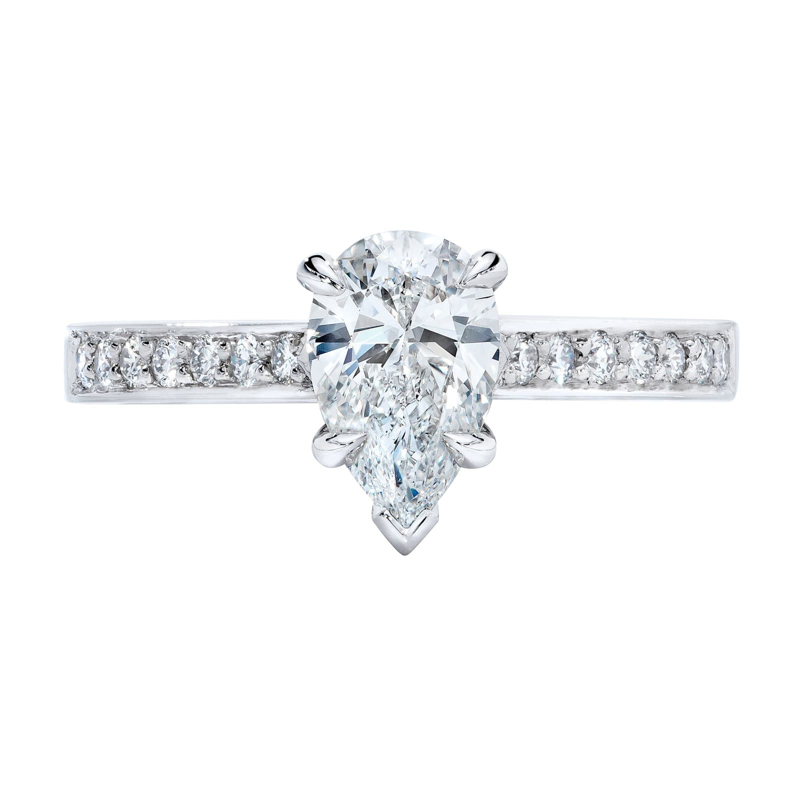 A Vintage Engagement Ring or a Modern Engagement Ring: How to Choose