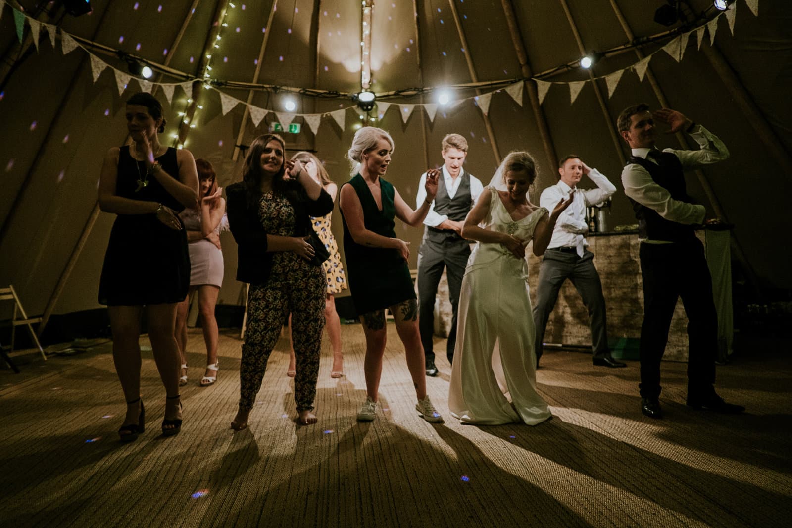 How to Find the Right Wedding Singer